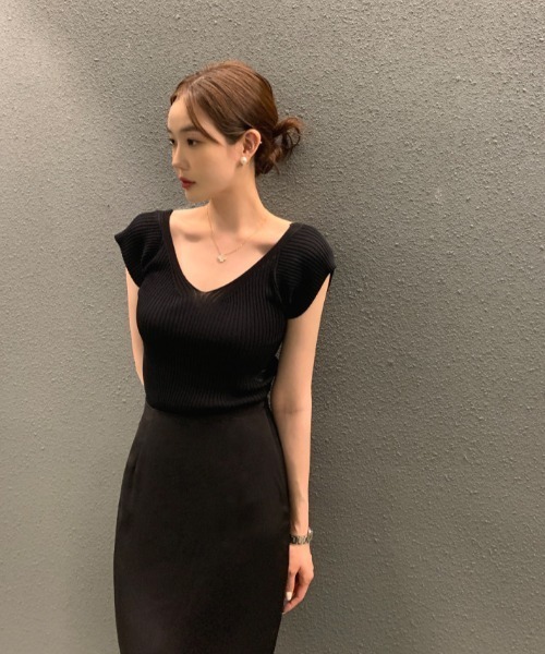 FAVORITO(ファヴォリート)の「ニットVネックトップス(ニット/セーター・レディース・ブラック/ベージュ/ホワイト・F)」の18枚目の写真