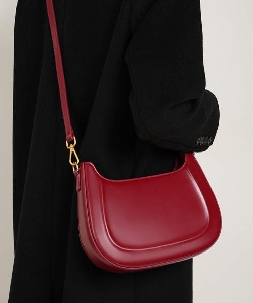 NiiNa(ニーナ)の「【 NiiNa / ニーナ 】高品質牛革2WAYグロッシーハーフムーンショルダーバッグ(ショルダーバッグ・レディース・レッド/ブラック・FREE)」の2枚目の写真