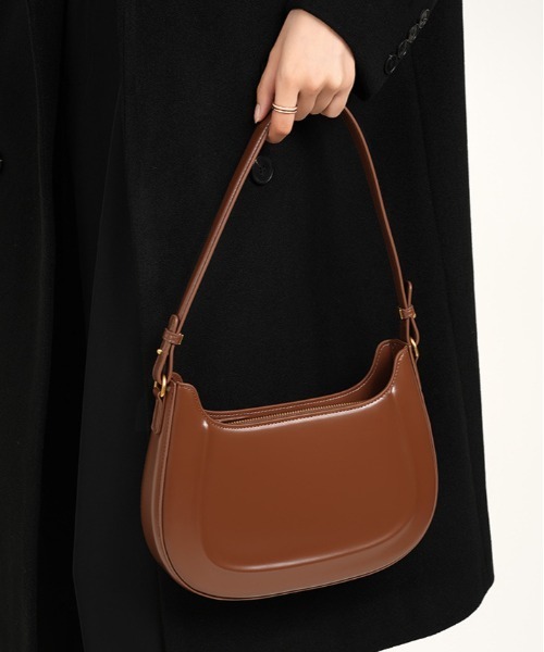 NiiNa(ニーナ)の「【 NiiNa / ニーナ 】高品質牛革2WAYグロッシーハーフムーンショルダーバッグ(ショルダーバッグ・レディース・レッド/ブラック・FREE)」の3枚目の写真
