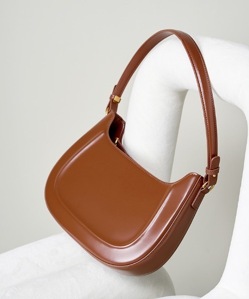 NiiNa(ニーナ)の「【 NiiNa / ニーナ 】高品質牛革2WAYグロッシーハーフムーンショルダーバッグ(ショルダーバッグ・レディース・レッド/ブラック・FREE)」の5枚目の写真