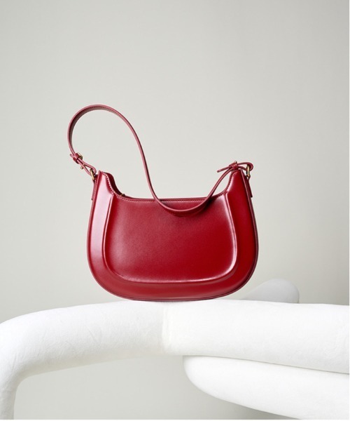 NiiNa(ニーナ)の「【 NiiNa / ニーナ 】高品質牛革2WAYグロッシーハーフムーンショルダーバッグ(ショルダーバッグ・レディース・レッド/ブラック・FREE)」の9枚目の写真