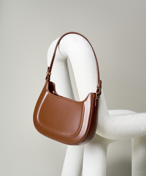 NiiNa(ニーナ)の「【 NiiNa / ニーナ 】高品質牛革2WAYグロッシーハーフムーンショルダーバッグ(ショルダーバッグ・レディース・レッド/ブラック・FREE)」の14枚目の写真