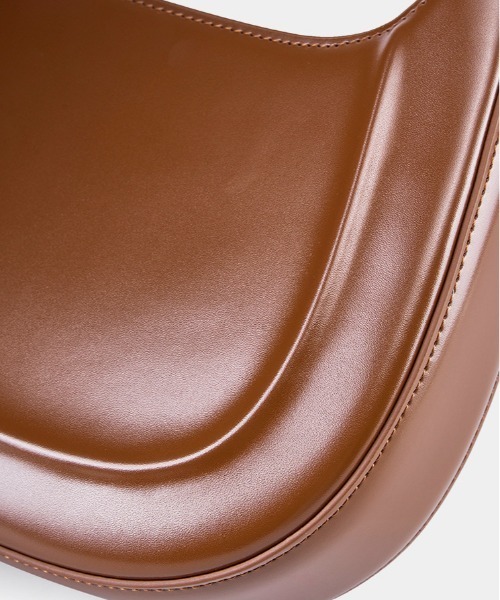 NiiNa(ニーナ)の「【 NiiNa / ニーナ 】高品質牛革2WAYグロッシーハーフムーンショルダーバッグ(ショルダーバッグ・レディース・レッド/ブラック・FREE)」の16枚目の写真
