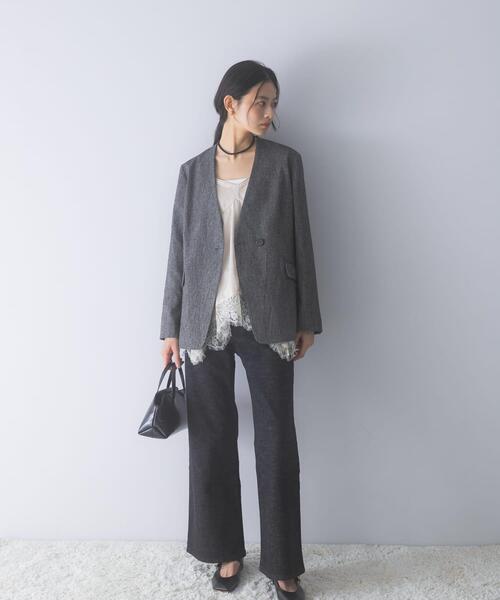 URBAN RESEARCH ROSSO WOMEN(アーバンリサーチ ロッソ)の「レースヘムデザインサテンキャミソール(キャミソール・レディース・アイボリー/ネイビー・FREE)」の3枚目の写真