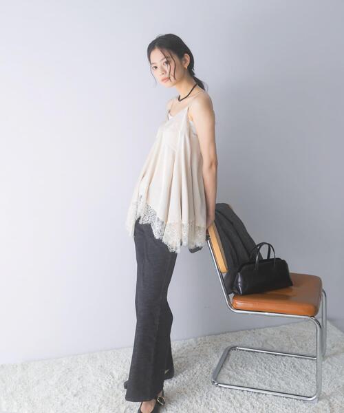 URBAN RESEARCH ROSSO WOMEN(アーバンリサーチ ロッソ)の「レースヘムデザインサテンキャミソール(キャミソール・レディース・アイボリー/ネイビー・FREE)」の5枚目の写真