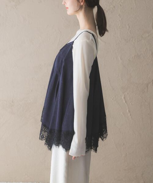 URBAN RESEARCH ROSSO WOMEN(アーバンリサーチ ロッソ)の「レースヘムデザインサテンキャミソール(キャミソール・レディース・アイボリー/ネイビー・FREE)」の15枚目の写真