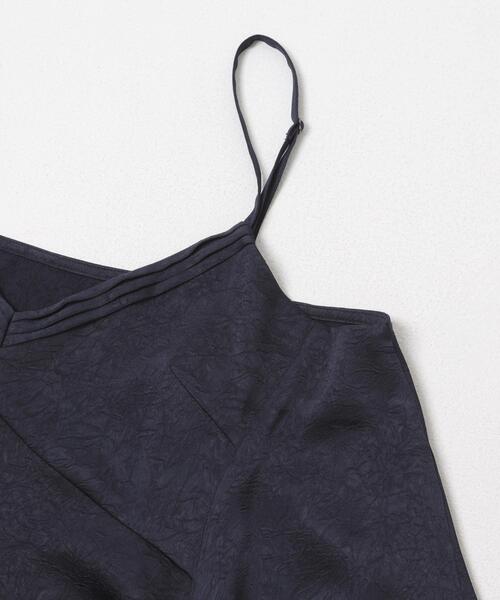 URBAN RESEARCH ROSSO WOMEN(アーバンリサーチ ロッソ)の「レースヘムデザインサテンキャミソール(キャミソール・レディース・アイボリー/ネイビー・FREE)」の19枚目の写真