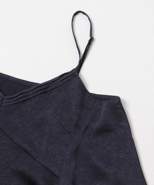 URBAN RESEARCH ROSSO WOMEN（アーバンリサーチ　ロッソ）の「レースヘムデザインサテンキャミソール（キャミソール・レディース・アイボリー/ネイビー・FREE）」の19枚目の写真