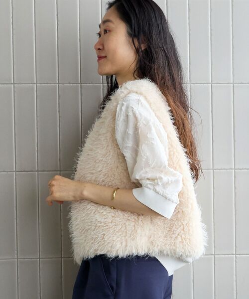 le.coeur blanc(ルクールブラン)の「ボア×フェイクファーベスト(その他アウター・レディース・アイボリー・38)」の16枚目の写真