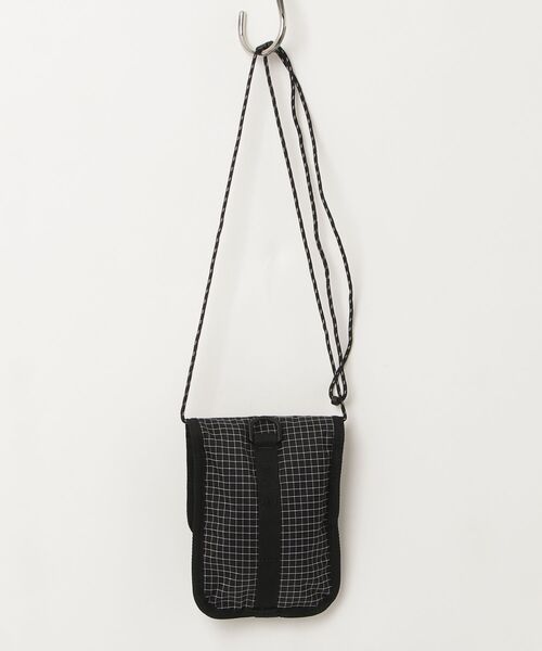 Gramicci（グラミチ）の「【RE】【GRAMICCI(グラミチ) 】RIPSTOP NECK POUCH（ショルダーバッグ・メンズ・ブラック・FREE）」の9枚目の写真