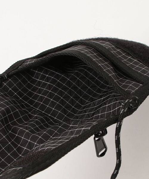 Gramicci（グラミチ）の「【RE】【GRAMICCI(グラミチ) 】RIPSTOP NECK POUCH（ショルダーバッグ・メンズ・ブラック・FREE）」の7枚目の写真