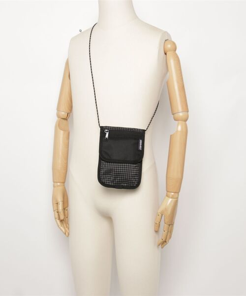 Gramicci（グラミチ）の「【RE】【GRAMICCI(グラミチ) 】RIPSTOP NECK POUCH（ショルダーバッグ・メンズ・ブラック・FREE）」の6枚目の写真