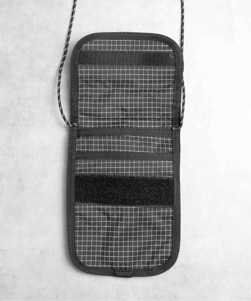 Gramicci（グラミチ）の「【RE】【GRAMICCI(グラミチ) 】RIPSTOP NECK POUCH（ショルダーバッグ・メンズ・ブラック・FREE）」の5枚目の写真