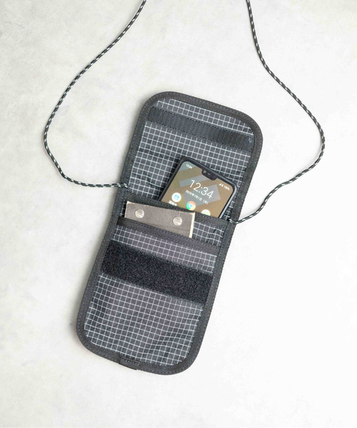 Gramicci（グラミチ）の「【RE】【GRAMICCI(グラミチ) 】RIPSTOP NECK POUCH（ショルダーバッグ・メンズ・ブラック・FREE）」の4枚目の写真