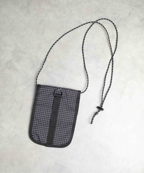 Gramicci（グラミチ）の「【RE】【GRAMICCI(グラミチ) 】RIPSTOP NECK POUCH（ショルダーバッグ・メンズ・ブラック・FREE）」の3枚目の写真