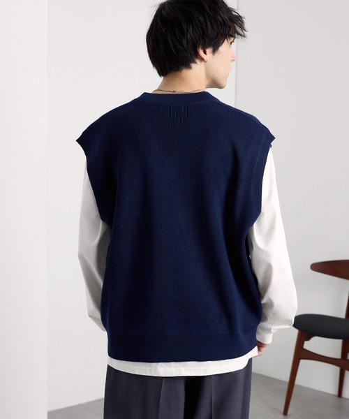 MONO-MART(モノマート)の「畔編み Vネック オーバーサイズ ニットベスト(ベスト・メンズ・ダークブラウン/ネイビー/キャメル/杢グレー/ブラック・L/M)」の19枚目の写真