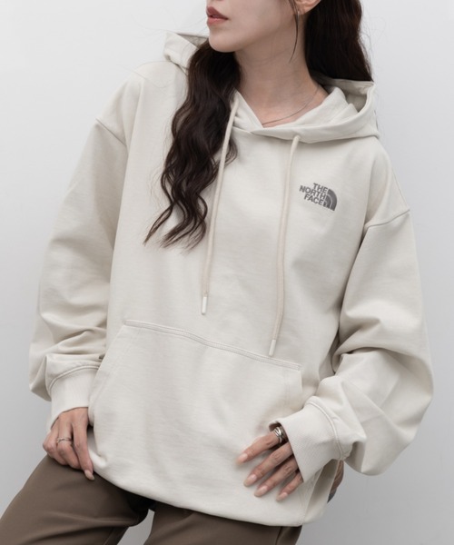 THE NORTH FACE(ザノースフェイス)の「THE NORTH FACE(ザ・ノースフェイス)/ワンポイント ロゴ刺繍 パーカー フーディ/M'S CORE HOODIE(パーカー・レディース・グレー/ライトブルー/ブラック/サンドベージュ・M/L/XXL/XL)」の3枚目の写真