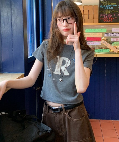 FREE STYLISTS（フリー スタイリスト）の「刺繍レタリング  Tシャツ トップス レディース（Tシャツ/カットソー・レディース・グレー・M）」の5枚目の写真