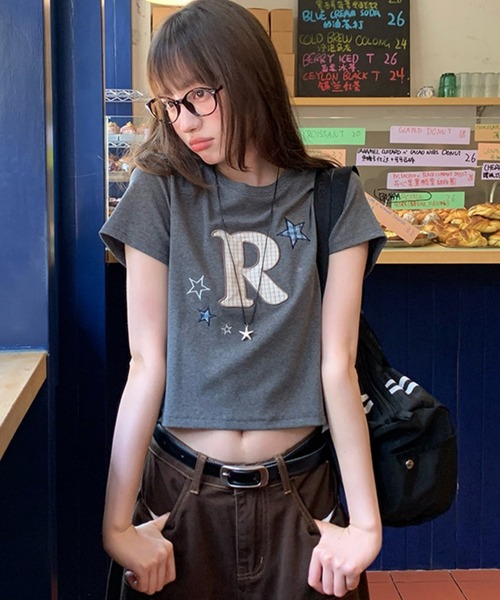 FREE STYLISTS（フリー スタイリスト）の「刺繍レタリング  Tシャツ トップス レディース（Tシャツ/カットソー・レディース・グレー・M）」の7枚目の写真