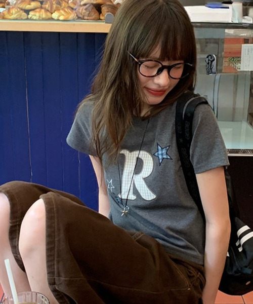 FREE STYLISTS（フリー スタイリスト）の「刺繍レタリング  Tシャツ トップス レディース（Tシャツ/カットソー・レディース・グレー・M）」の8枚目の写真