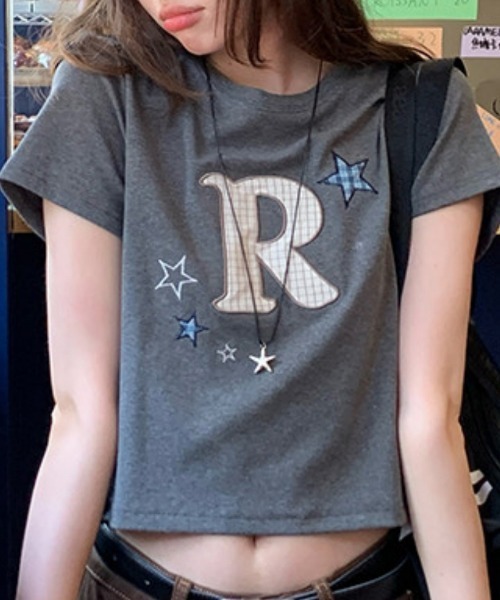 FREE STYLISTS（フリー スタイリスト）の「刺繍レタリング  Tシャツ トップス レディース（Tシャツ/カットソー・レディース・グレー・M）」の13枚目の写真