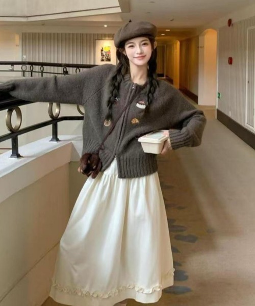 AVYL(アヴィル)の「モチーフ刺繍ジップアップニットカーディガン(ニット/セーター・レディース・ブラウン・M)」の8枚目の写真