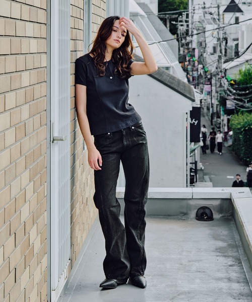 NVRFRGT(ネヴァーフォーゲット)の「別注 COATING FADE TWIST JEANS(デニムパンツ・レディース・ブラック/ブルー・XS/S)」の6枚目の写真