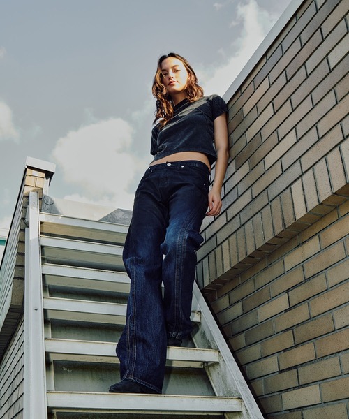 NVRFRGT(ネヴァーフォーゲット)の「別注 COATING FADE TWIST JEANS(デニムパンツ・レディース・ブラック/ブルー・XS/S)」の9枚目の写真