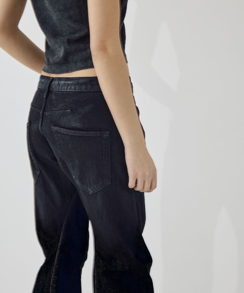 NVRFRGT(ネヴァーフォーゲット)の「別注 COATING FADE TWIST JEANS(デニムパンツ・レディース・ブラック/ブルー・XS/S)」の13枚目の写真