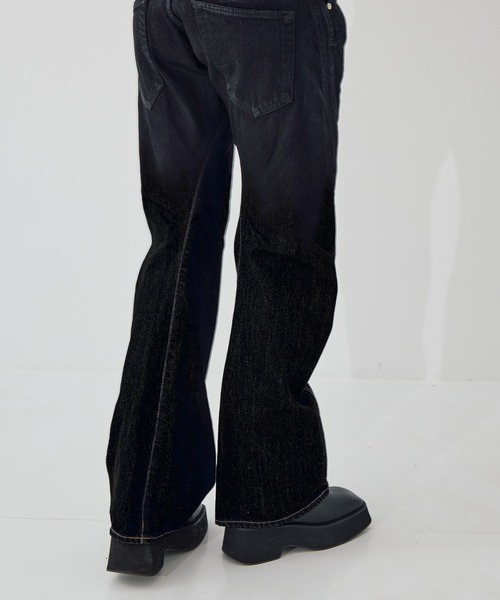 NVRFRGT(ネヴァーフォーゲット)の「別注 COATING FADE TWIST JEANS(デニムパンツ・レディース・ブラック/ブルー・XS/S)」の14枚目の写真