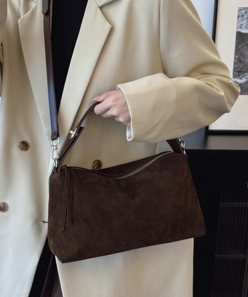 yuue' ( wear )(ユーイ)の「大容量2WAYスウェードショルダーバッグ(ショルダーバッグ・レディース・ブラック/ダークブラウン/ブラウン・FREE)」の3枚目の写真