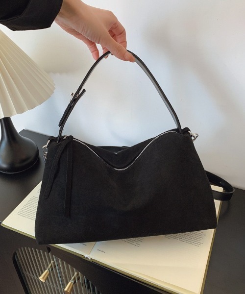 yuue' ( wear )(ユーイ)の「大容量2WAYスウェードショルダーバッグ(ショルダーバッグ・レディース・ブラック/ダークブラウン/ブラウン・FREE)」の6枚目の写真