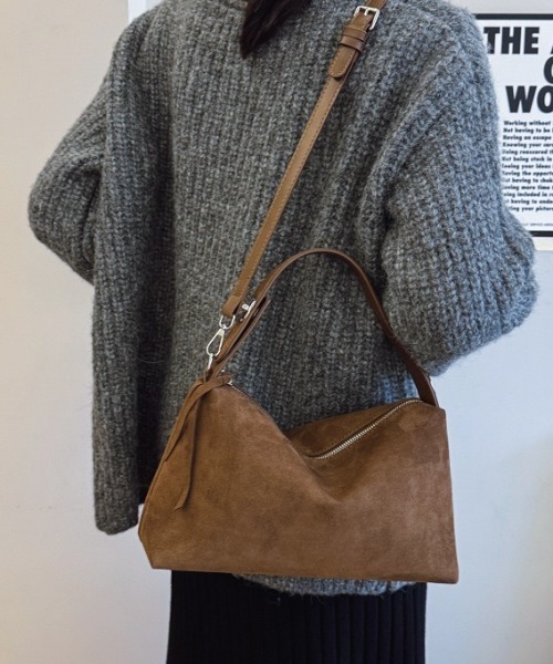 yuue' ( wear )(ユーイ)の「大容量2WAYスウェードショルダーバッグ(ショルダーバッグ・レディース・ブラック/ダークブラウン/ブラウン・FREE)」の18枚目の写真