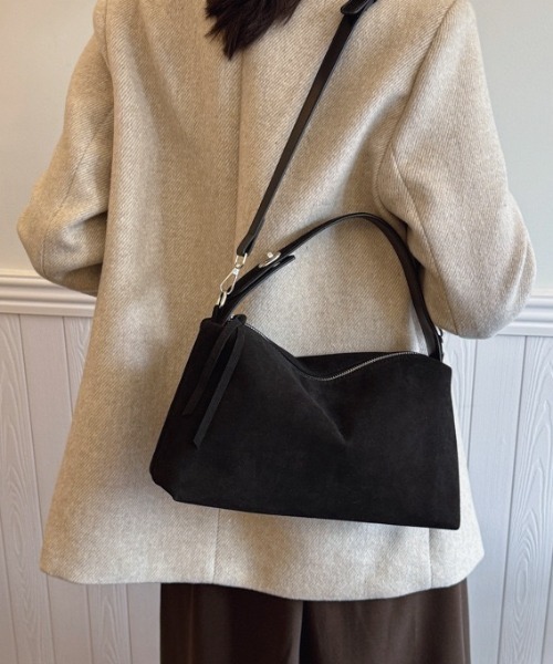 yuue' ( wear )(ユーイ)の「大容量2WAYスウェードショルダーバッグ(ショルダーバッグ・レディース・ブラック/ダークブラウン/ブラウン・FREE)」の5枚目の写真