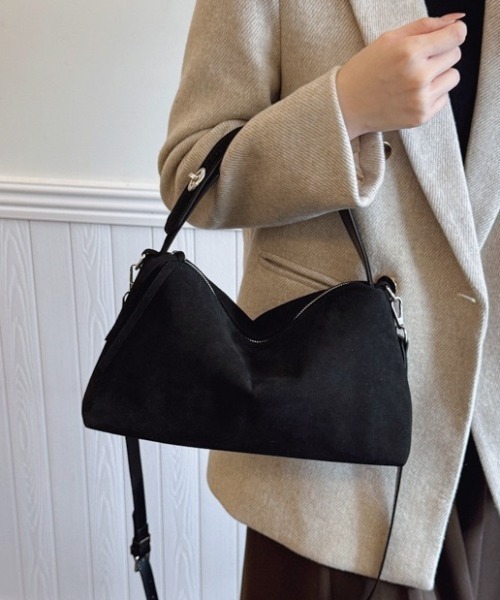 yuue' ( wear )(ユーイ)の「大容量2WAYスウェードショルダーバッグ(ショルダーバッグ・レディース・ブラック/ダークブラウン/ブラウン・FREE)」の7枚目の写真