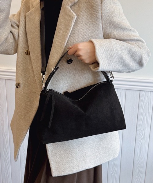 yuue' ( wear )(ユーイ)の「大容量2WAYスウェードショルダーバッグ(ショルダーバッグ・レディース・ブラック/ダークブラウン/ブラウン・FREE)」の8枚目の写真