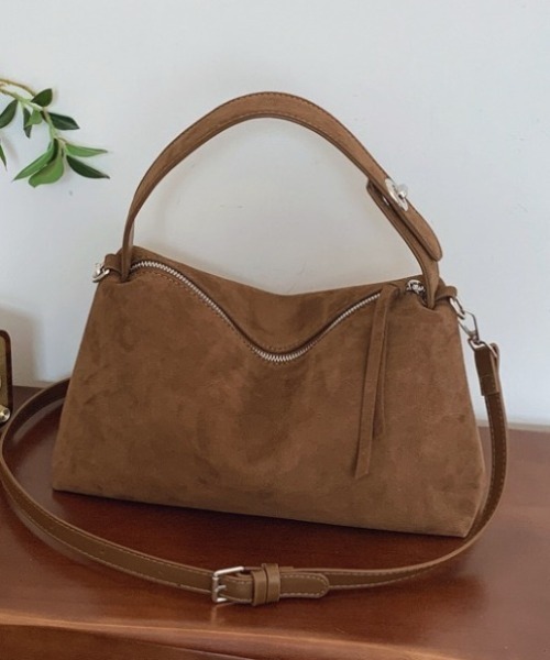 yuue' ( wear )(ユーイ)の「大容量2WAYスウェードショルダーバッグ(ショルダーバッグ・レディース・ブラック/ダークブラウン/ブラウン・FREE)」の19枚目の写真