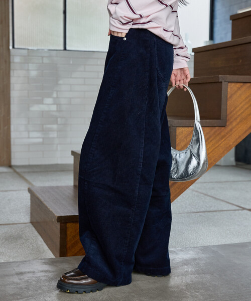 GAP(ギャップ)の「PUBLUX × GAP/ギャップ 別注 コーデュロイパンツ 限定展開(その他パンツ・レディース・オリーブ/ブラウン/ネイビー・SMALL/MEDIUM)」の15枚目の写真