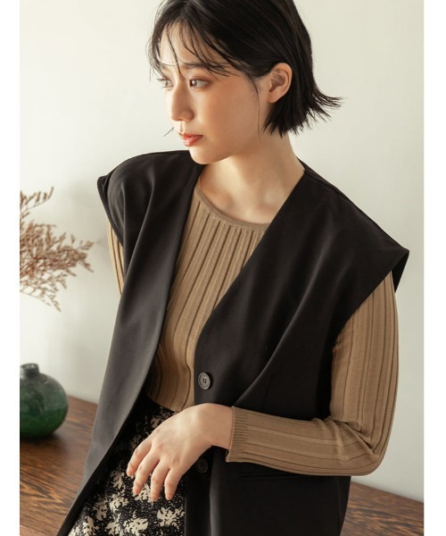 fifth(フィフス)の「フィットニットUネックトップス/リブニット(ニット/セーター・レディース・グレー/ホワイト/ボルドー/ブラック/カーキ/ネイビー/モカ/ベージュ/ダークベージュ/ピンク/ライトグレー/サックスブルー/ラベンダー/グリーン/オレンジ/パープル/チェリーピンク/レッド/ブラウン/チャコールグレー/マスタード・MEDIUM)」の9枚目の写真