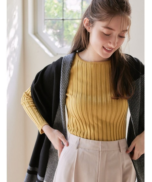 fifth(フィフス)の「フィットニットUネックトップス/リブニット(ニット/セーター・レディース・グレー/ホワイト/ボルドー/ブラック/カーキ/ネイビー/モカ/ベージュ/ダークベージュ/ピンク/ライトグレー/サックスブルー/ラベンダー/グリーン/オレンジ/パープル/チェリーピンク/レッド/ブラウン/チャコールグレー/マスタード・MEDIUM)」の16枚目の写真