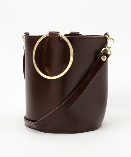 Pierrot（ピエロ）の「【CLASSY.6月号掲載】リングハンドル2wayバケツバッグ（ショルダーバッグ・レディース・ブラック/ホワイト/ブラウン/キャメル・FREE）」の4枚目の写真