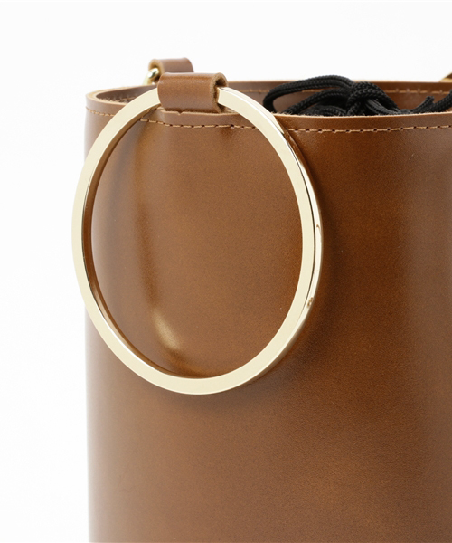 Pierrot（ピエロ）の「【CLASSY.6月号掲載】リングハンドル2wayバケツバッグ（ショルダーバッグ・レディース・ブラック/ホワイト/ブラウン/キャメル・FREE）」の12枚目の写真