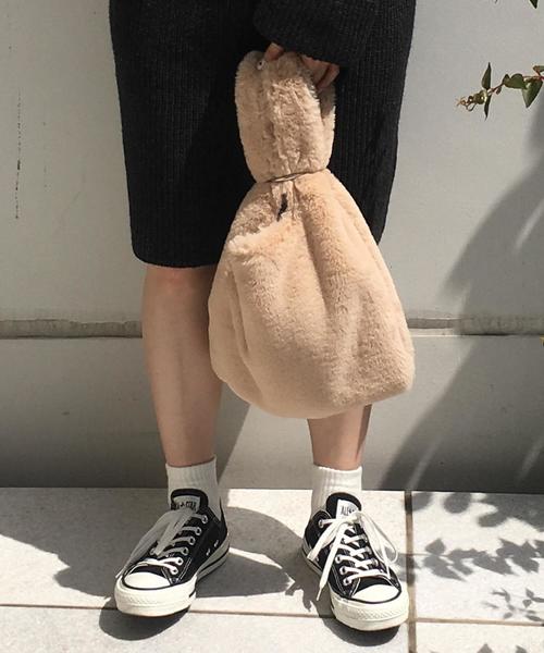 coen（コーエン）の「【新色登場】【『LEE』11月号掲載】フェイクファーバッグ(ライトグレー / ダークブラウン ⇒ WEB限定カラー）（トートバッグ・レディース・グレー/ライトグレー/ブラウン/ダークブラウン/ベージュ/ピンク/ナチュラル/ライラック・FREE）」の6枚目の写真