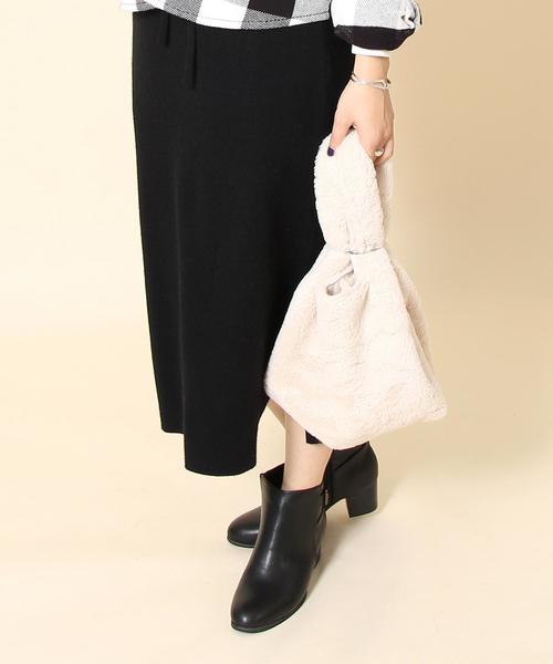 coen（コーエン）の「【新色登場】【『LEE』11月号掲載】フェイクファーバッグ(ライトグレー / ダークブラウン ⇒ WEB限定カラー）（トートバッグ・レディース・グレー/ライトグレー/ブラウン/ダークブラウン/ベージュ/ピンク/ナチュラル/ライラック・FREE）」の7枚目の写真