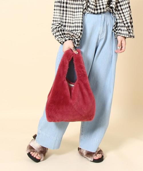 coen（コーエン）の「【新色登場】【『LEE』11月号掲載】フェイクファーバッグ(ライトグレー / ダークブラウン ⇒ WEB限定カラー）（トートバッグ・レディース・グレー/ライトグレー/ブラウン/ダークブラウン/ベージュ/ピンク/ナチュラル/ライラック・FREE）」の8枚目の写真