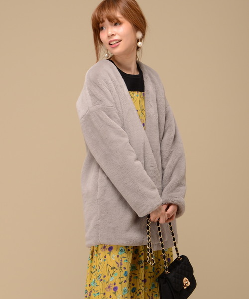 natural couture（ナチュラルクチュール）の「フェイクファーVネックコート（その他アウター・レディース・アイボリー/ネイビー/ピンクベージュ/グレイッシュベージュ・FREE）」の8枚目の写真