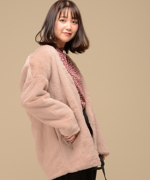 natural couture（ナチュラルクチュール）の「フェイクファーVネックコート（その他アウター・レディース・アイボリー/ネイビー/ピンクベージュ/グレイッシュベージュ・FREE）」の16枚目の写真