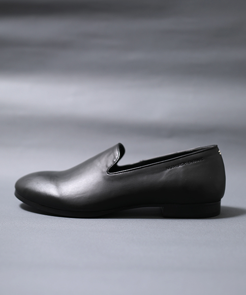 NUMBER (N)INE（ナンバーナイン）の「【NUMBER (N)INE】≪WEB限定≫ネオレザープレーンスリッポン/（ドレスシューズ・メンズ・ブラック・25.0cm/26.0cm/27.0cm）」の2枚目の写真