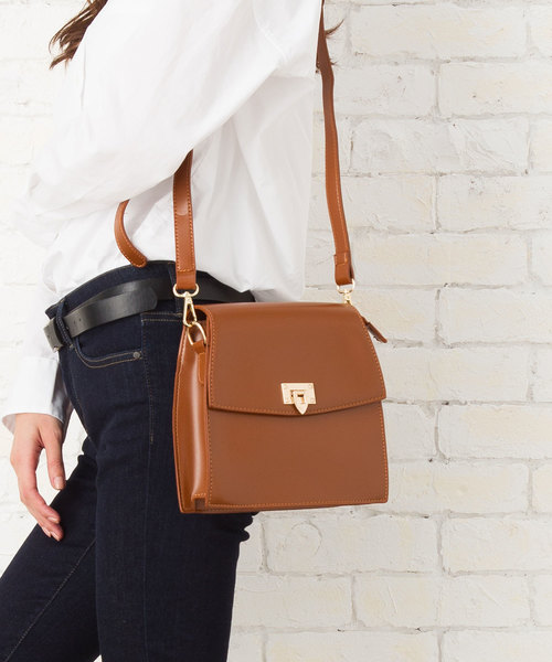 florist(フローリスト)の「アローロックアンティークレトロスクエアフラップバッグ(ショルダーバッグ・レディース・ブラック/キャメル・FREE)」の2枚目の写真