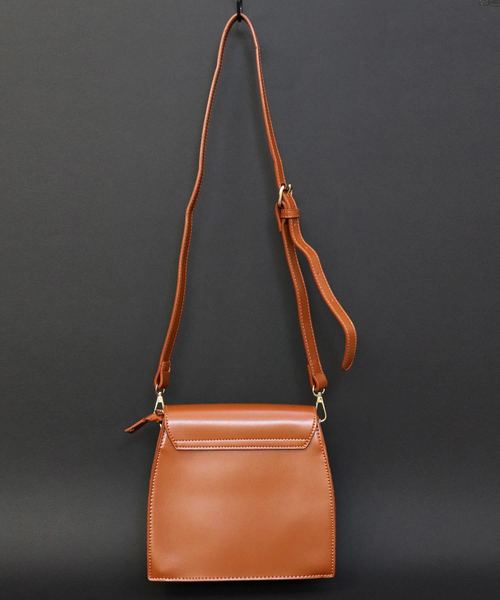 florist(フローリスト)の「アローロックアンティークレトロスクエアフラップバッグ(ショルダーバッグ・レディース・ブラック/キャメル・FREE)」の6枚目の写真